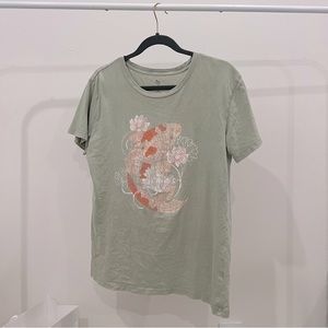 Koi fish graphic t-shirt. Size L. Lightly worn